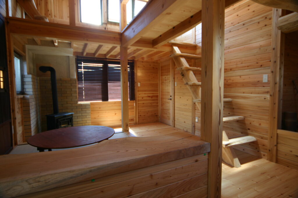 山小屋風の家