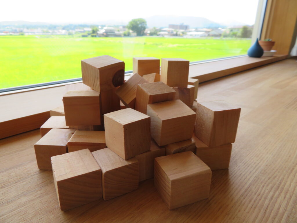 ひのき端材のブロック