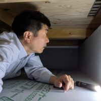 床下点検中