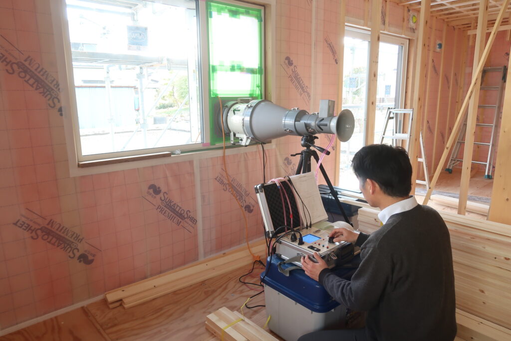 気密測定実施、C値0.15㎠/㎡