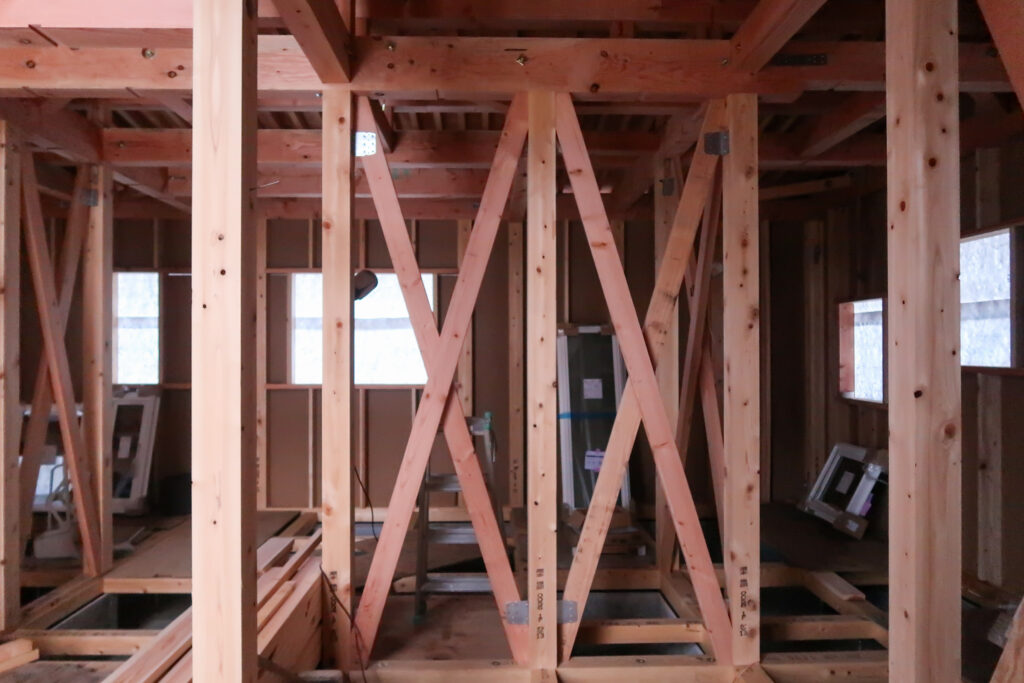 外周面材、内部筋違いの設計基準で耐力壁を配置