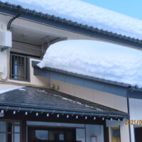 富山県では積雪1.5ｍで計算しないといけない、写真は80㎝くらいの積雪