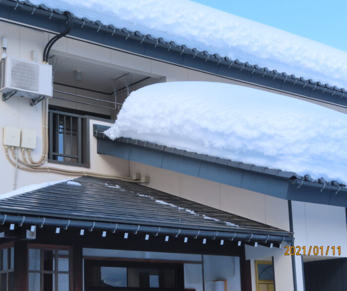 富山県では積雪1.5ｍで計算しないといけない、写真は80㎝くらいの積雪
