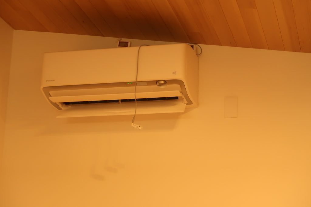 使用エアコン：DAIKIN S404TTMV-W